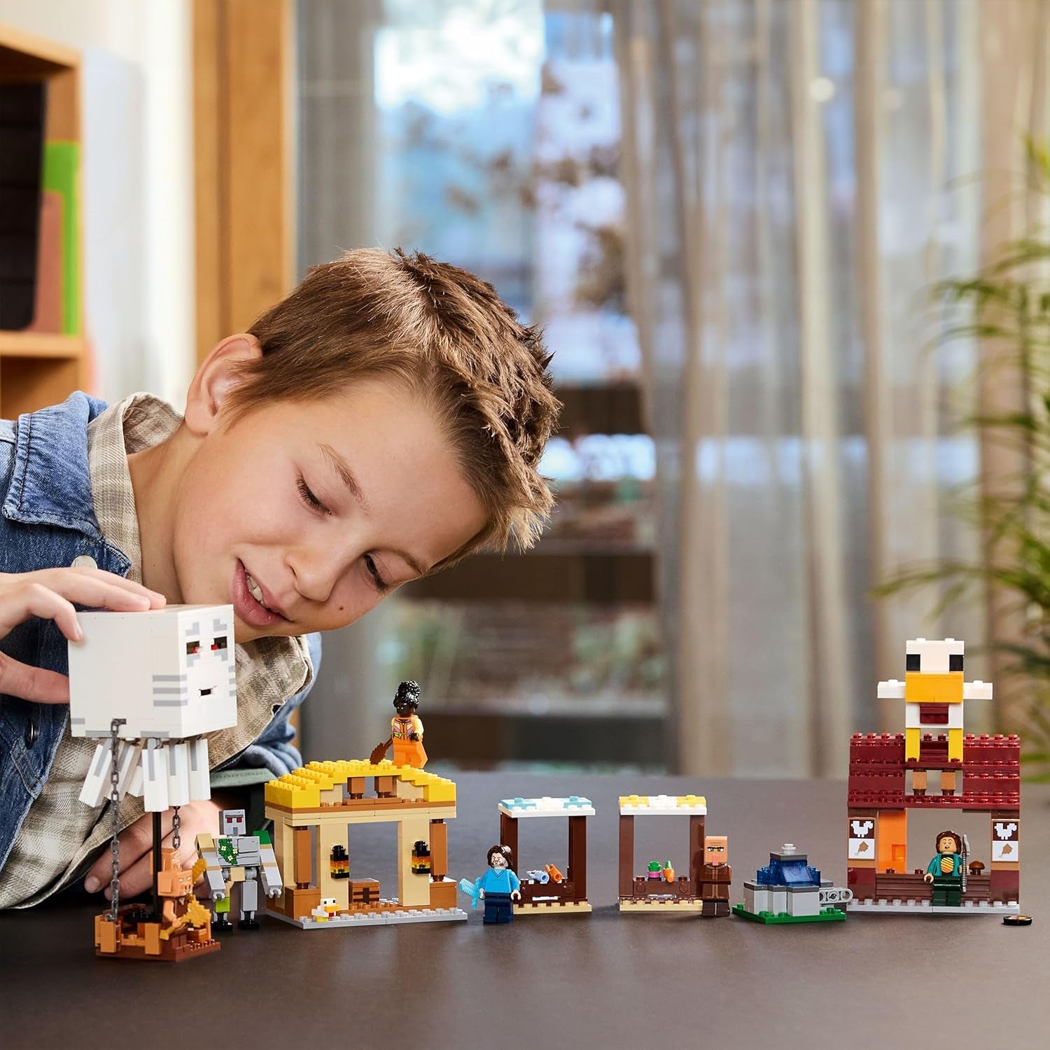 LEGO Minecraft Ghast Balloon Attack – Herní hračka pro děti – Videoherní stavebnice s domečkem, kuřetem a Golemem – Filmové zboží pro chlapce 10+ – 21273 stavebnic Beuche den LEGO-Store