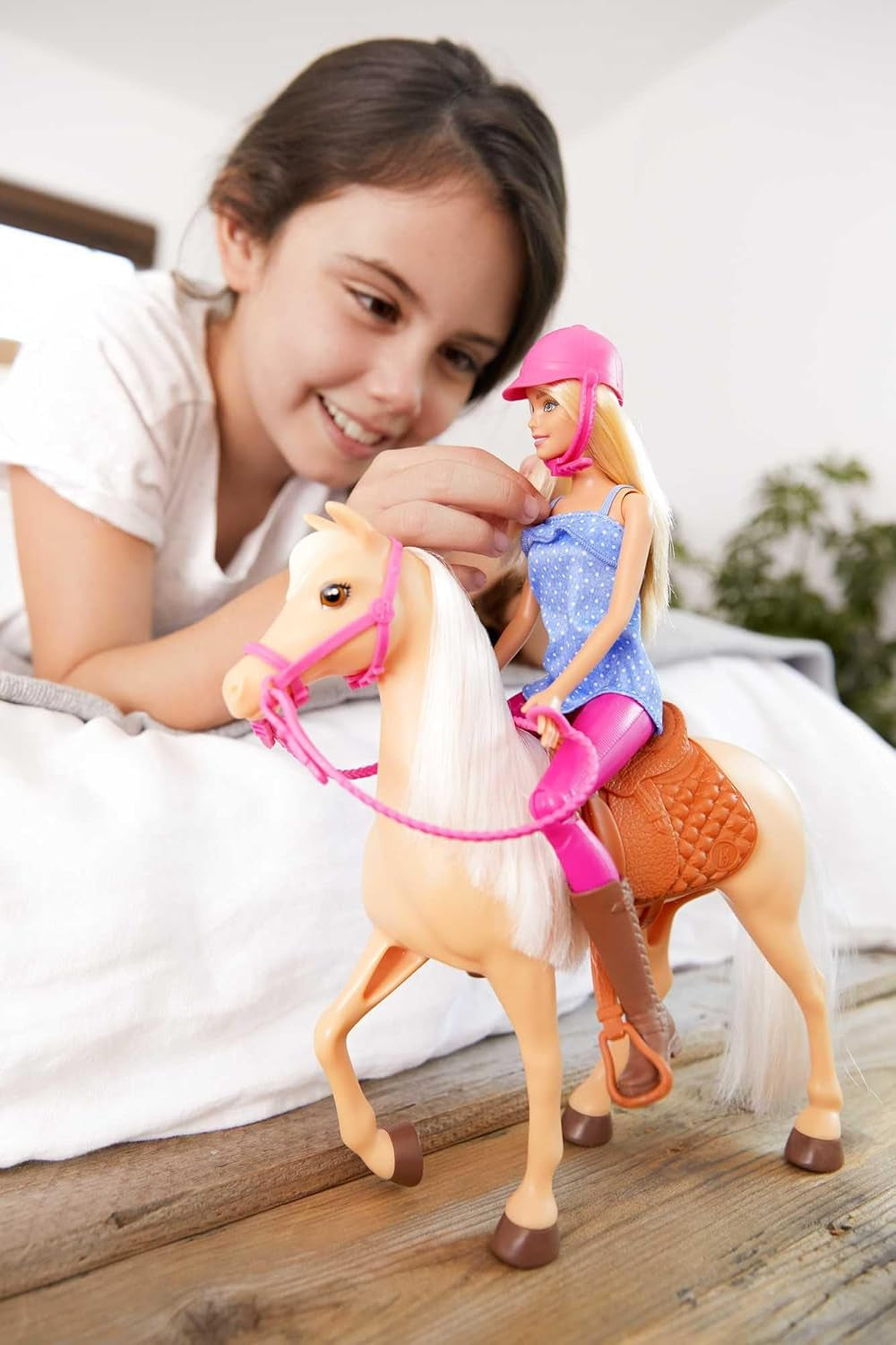 Panenka Barbie a hračka koně, jezdecké doplňky, obsahuje 1 panenku a 1 koně, vhodné jako dárek pro děti od 3 let, FXH13