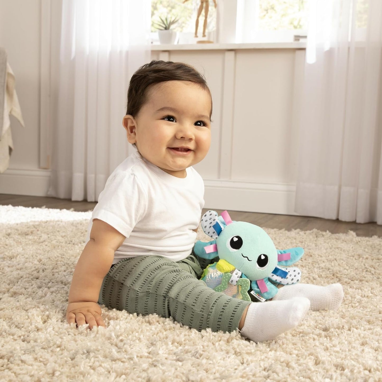LAMAZE Alise Axolotl - Clip & Go kočárek - Smyslové hračky pro miminka - 0-6 měsíců Hračky pro rané učení - Odborně navrženo pro novorozence - Dárky pro miminka Bebe Naty Shop Toys