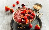 RUF Smoothie Bowl Berry Bunch Oats Snídaňová svačina s ovocem a chia semínky, rychlá a snadná příprava, veganská, 1 sáček x 50 g (balení 3 ks)