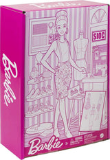 Barbie HDY90 - panenka módního návrháře (30,40 cm) a studio, 25+ designových a módních doplňků, designový stůl, židle, šicí stroj, model látky, manekýn a další, hračky od 3 let Naty Shop Dolls