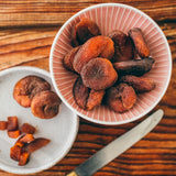 Seeberger Unsirphured Meruňky: Neupravené sušené meruňky se sladkou ovocnou příchutí - bez přidaného cukru - bez pecek, veganské (1 x 125 g) Naty Shop Dehydrated Products