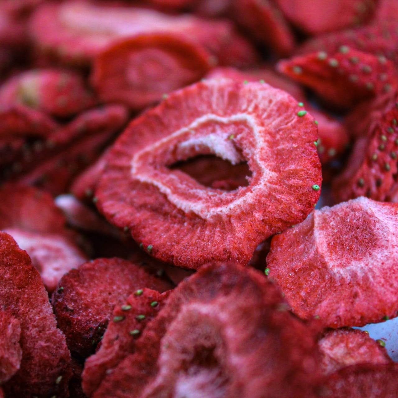 Lyofilizované jahody 150g - Lyofilizované plátky jahod - Lyofilizované sušené ovoce - Sušené jahodové ovoce - Perfektní na pečení, zdobení, svačiny, müsli, dezerty Dehydrované produkty Naty Shop