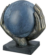 Casablanca moderní design GILDE Deco Sculpture Figura Zachraňte svět - Zeměkoule v rukou - Výška 19 cm Sošky a plastiky Naty Shop