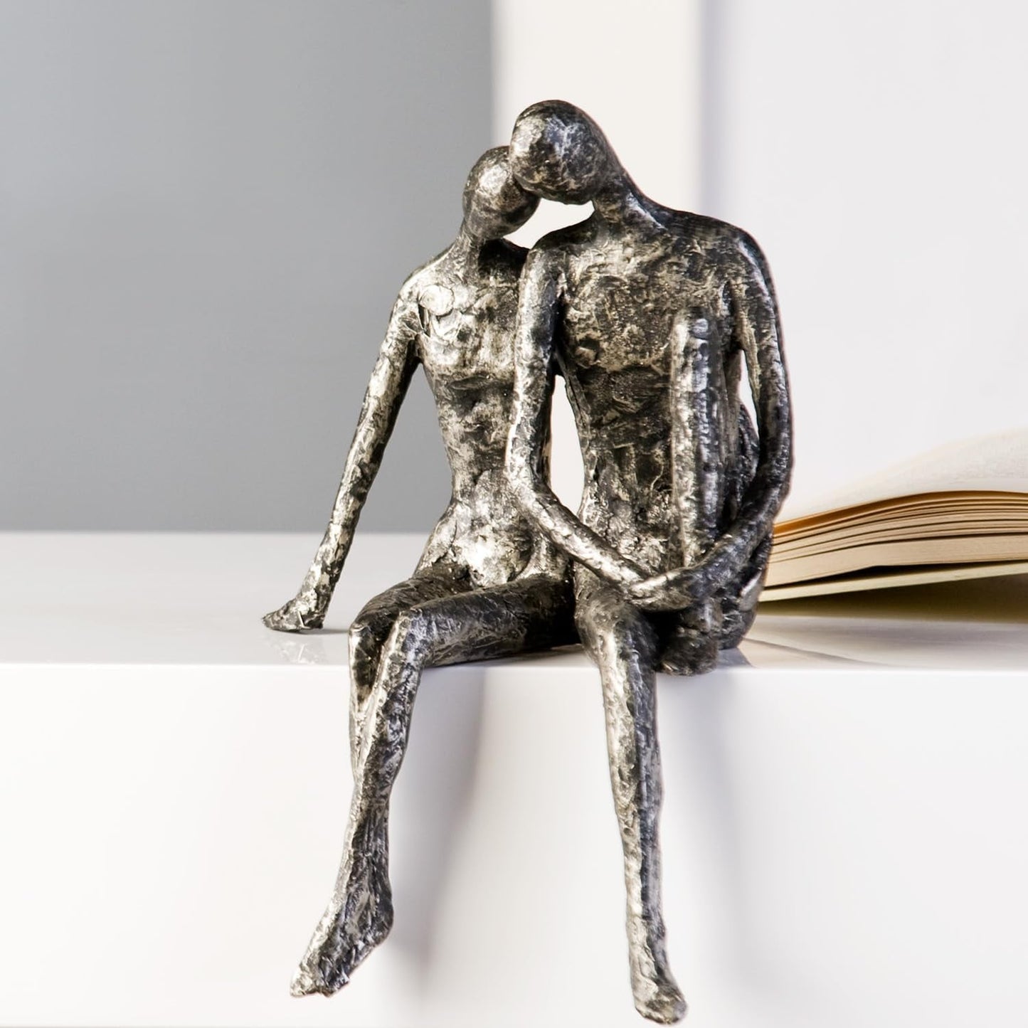 Casablanca Sculpture - Dekorativní figurka pro páry - Polyresin - Barva: starožitná stříbrná Výška 25 cm Sošky a plastiky Naty Shop