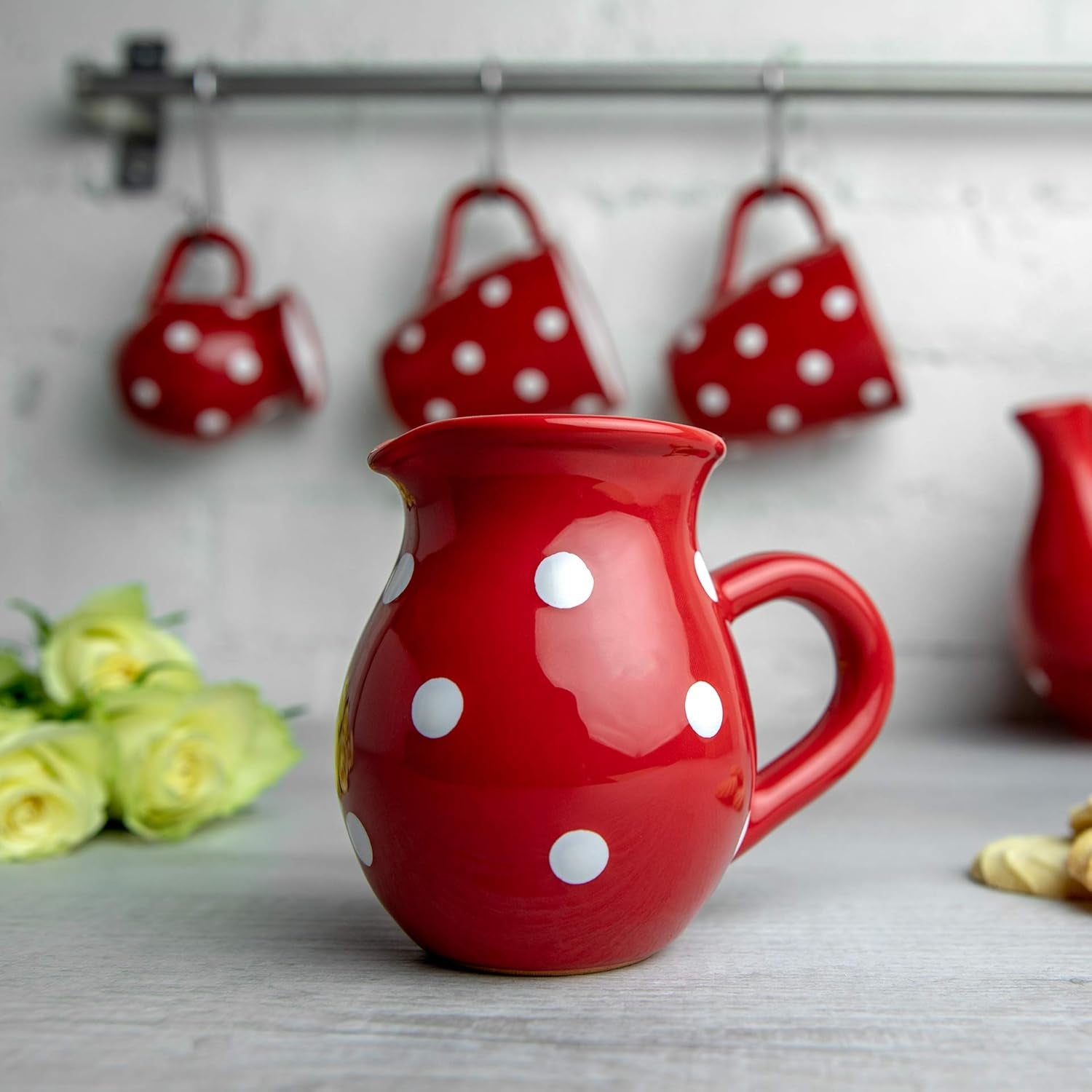 City to Cottage® - Velký čajový set | Červená a bílá | Tečky | Ruční výroba | Keramická konvička 1,7l, konvička na mléko, cukřenka
