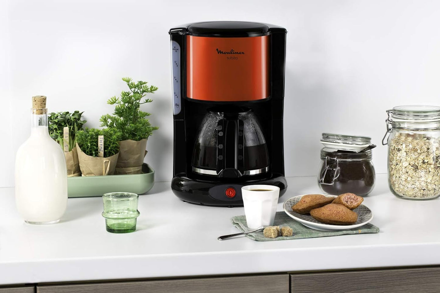 Espresso Subito s filtrem, skleněná karafa, 10-15 šálků, objem 1,25 l, automatické vypínání, vyjímatelný filtr, indikátor hladiny vody, nerezová ocel, červená/černá, FG360D