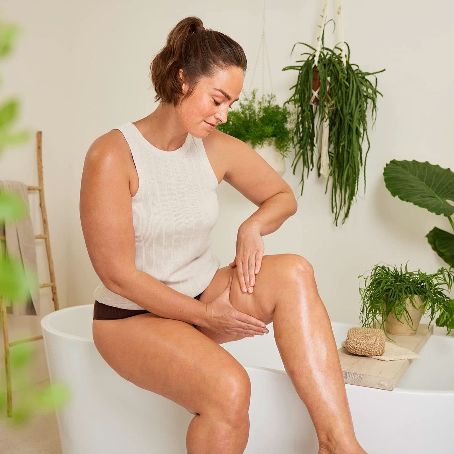 WELEDA Bio, Tělový olej s jojobovým olejem, zpevňuje pokožku a aktivuje metabolismus pokožky, 100 ml Sprcha a koupel Naty Shop