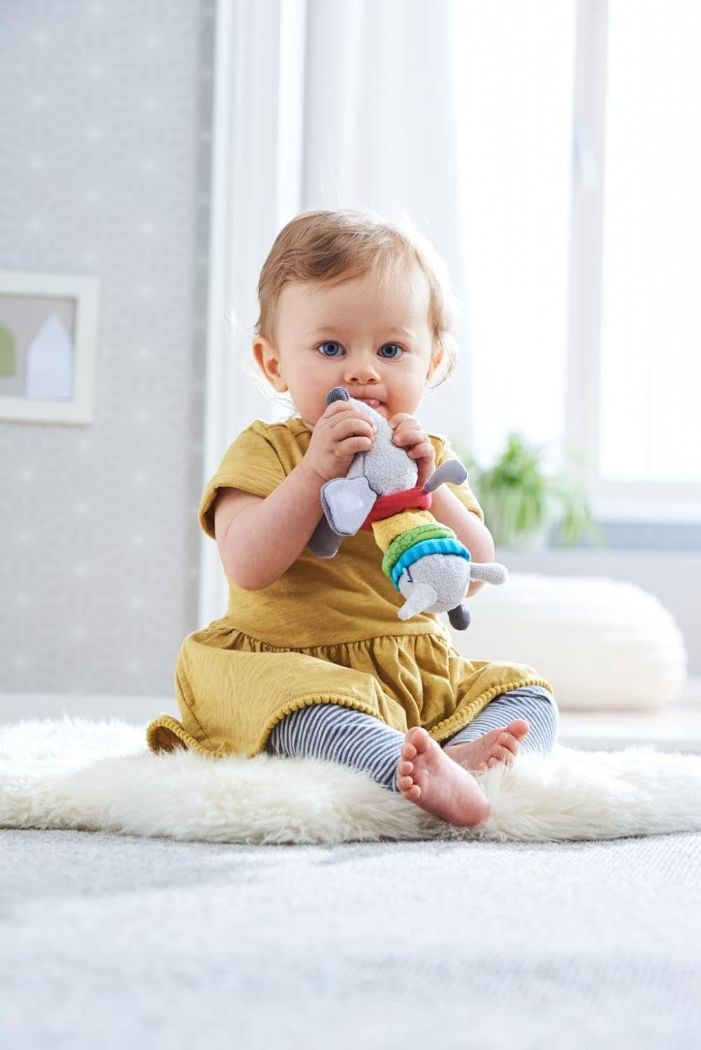 HABA 304771 - Figurka jezevčíka chrastítko, látková hračka pro miminko s chrastícím motorem, hračka od 6 měsíců Toys Bebe Naty Shop