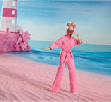 BARBIE THE MOVIE Margot Robbie - Puppe mit Kaugummi-Rosa Jumpsuit, Messy Updo, Sonnenbrille, Kopftuch, Wedge-Sneakers, Sammlerverpackung, für Kinder ab 3 Jahren, HRF29