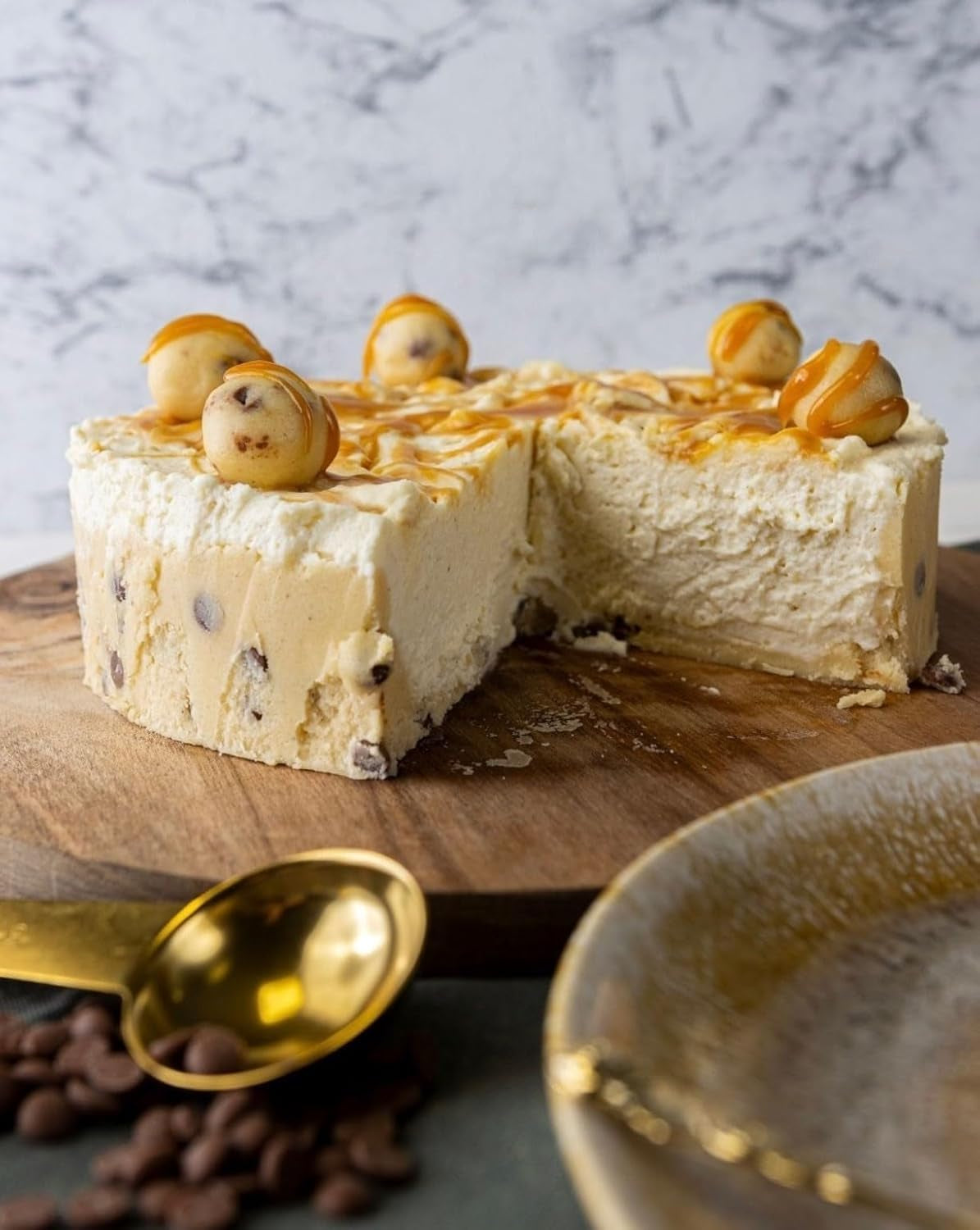 RUF Cookie Dort Ohne Backen, Tortenboden Aus Keksteig Mit Frischkäse-Creme Und Schokoladenstückchen, Inkl. Kuchenform, 1X325G Směs na pečení a vaření Naty Shop