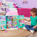 Gabby Dollhouse a Gabby Dollhouse Deluxe Pokoj Sweet Dreams Načechraný kočičí polštář do ložnice Kočka a 3 doplňky 3 kusy nábytku a 2 krabičky s překvapením Vhodné pro děti od 3 let