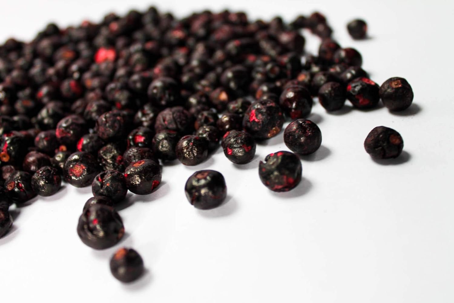Lyofilizovaný černý rybíz 250g - Lyofilizované ovoce - Lyofilizované ovoce - Sušený černý rybíz na pečení, müsli, zdobení dortů, dezertů Dehydrované produkty Naty Shop