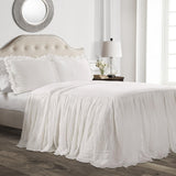 Lush Decor Povlak na přikrývku s volánovou sukní, polyester, bílá, manželská postel Lush Decor Postele a přikrývky bílá King Size