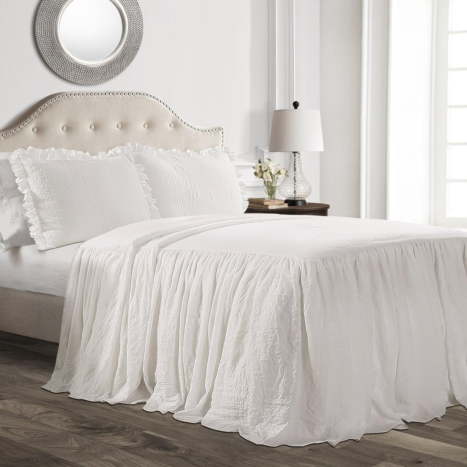 Lush Decor Povlak na přikrývku s volánovou sukní, polyester, bílá, manželská postel Lush Decor Postele a přikrývky bílá King Size