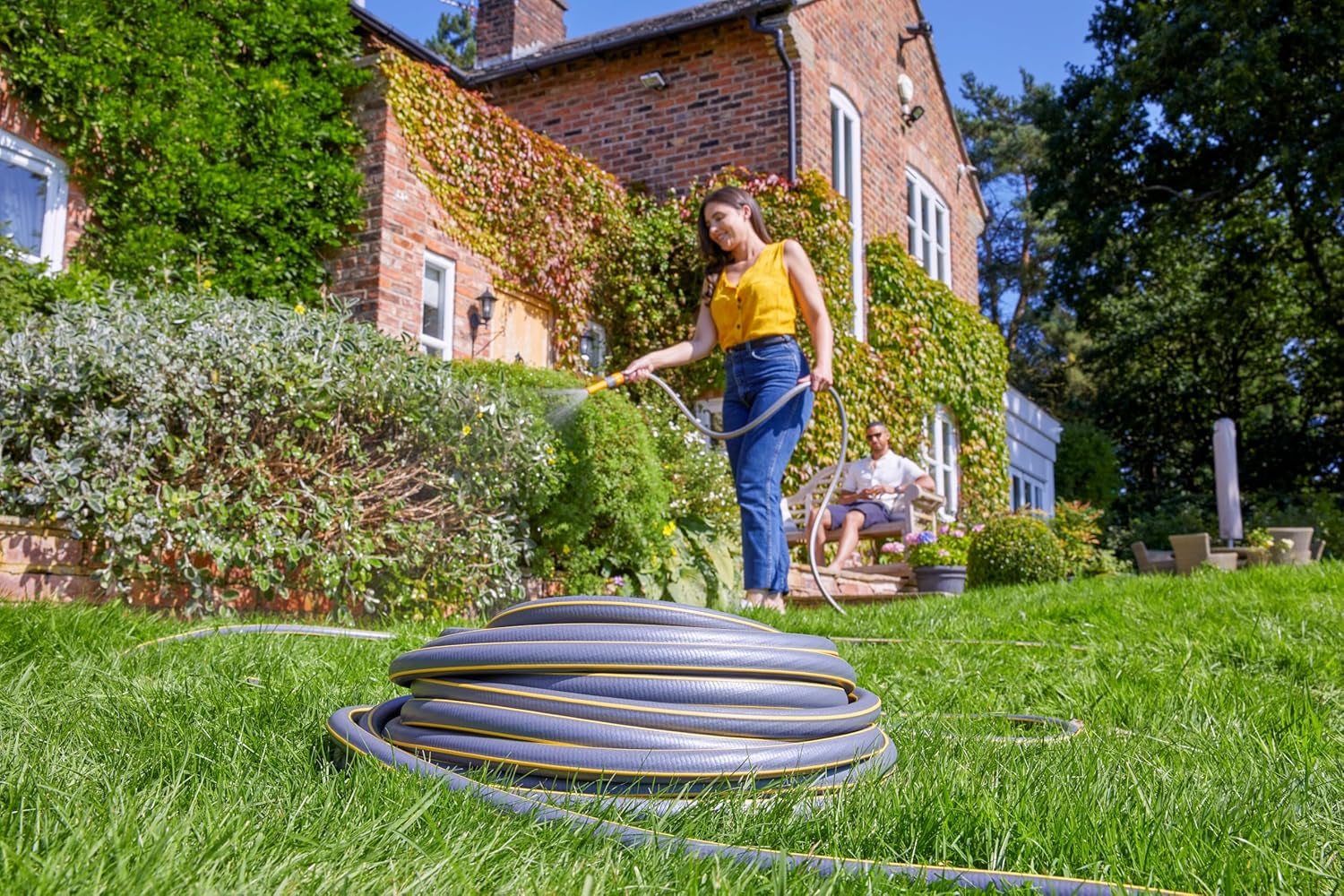 Hadice HOZELOCK - Ultramax 12,5 mm x 30 m, až 70 % recyklovaného PVC, robustní, odolná proti povětrnostním vlivům, odolná proti kroucení, ohybu a rozdrcení, šedá