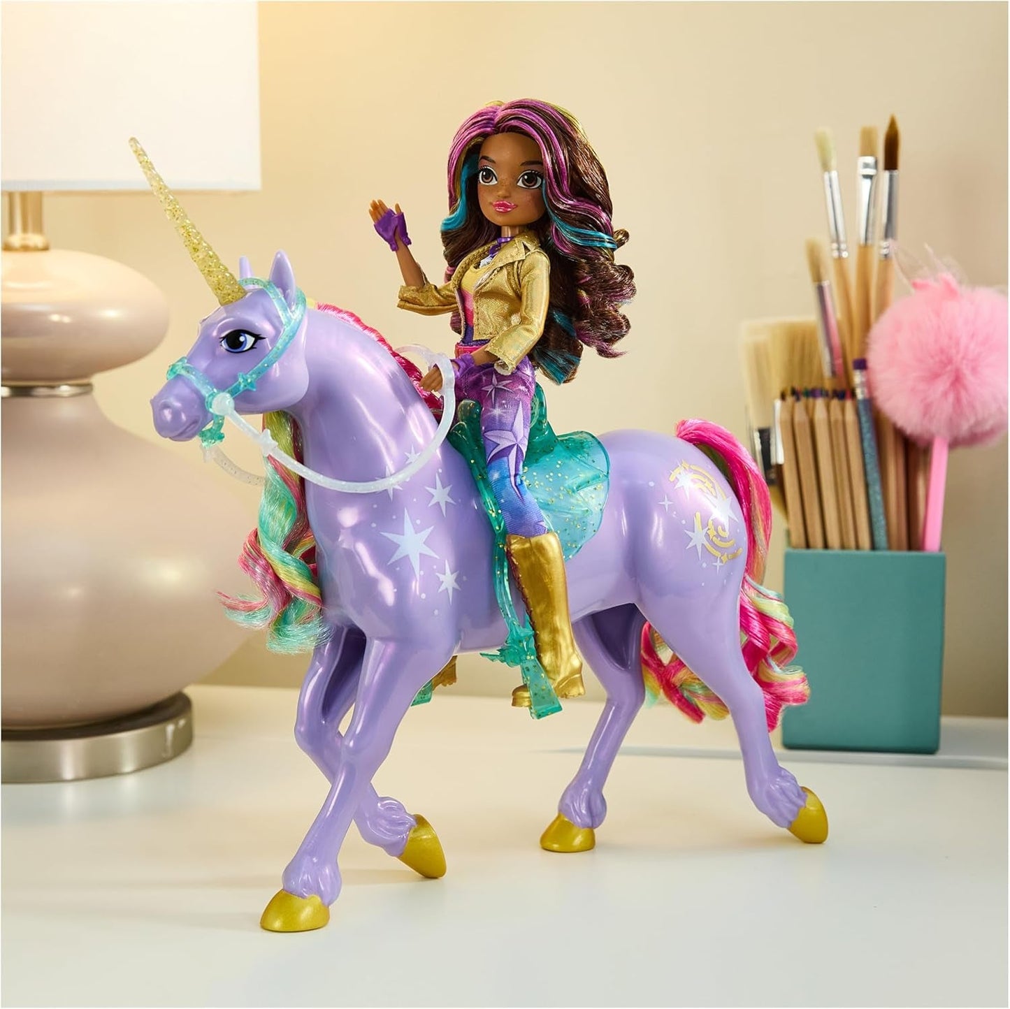 Wildstar Unicorn od Unicorn Academy – 28 cm vysoký originální jednorožec Sophia ze série Netflix se skutečnou hřívou a ocasem, odnímatelnou uzdou a sedlem a kartáčem, pro děti od 4 let