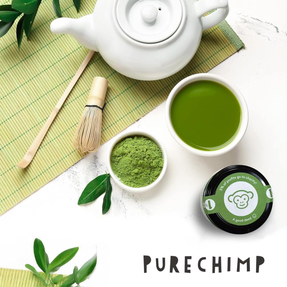 Purechimp Ceremonial Grade Matcha Powder 50g. 100% čistý čajový prášek pěstovaný ve stínu pro latté, nálevy a receptury. Recyklovatelná nádoba. Bohaté na antioxidanty.