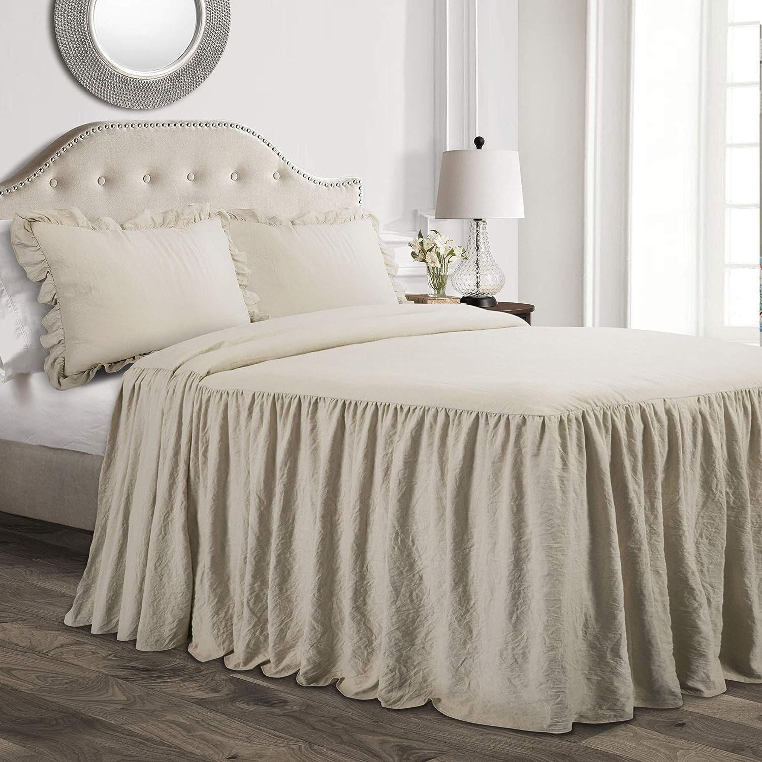 Lush Decor Ruffle Sukně Povlečení Sada 3dílná Luxusní Farm House Povlečení Elegantní Okouzlující Ruffle Detail Nadčasový styl a klasický design Měkký a lehký King Size Lush Decor Postele a přikrývky Neutrální King