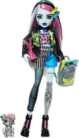 Panenka Monster High Frankie Stone v džínové bundě a šortkách, obsahuje psa Watzie a příslušenství, jako je batoh, svačina a notebook, HXH73 Naty Shop Dolls Watzie Dog