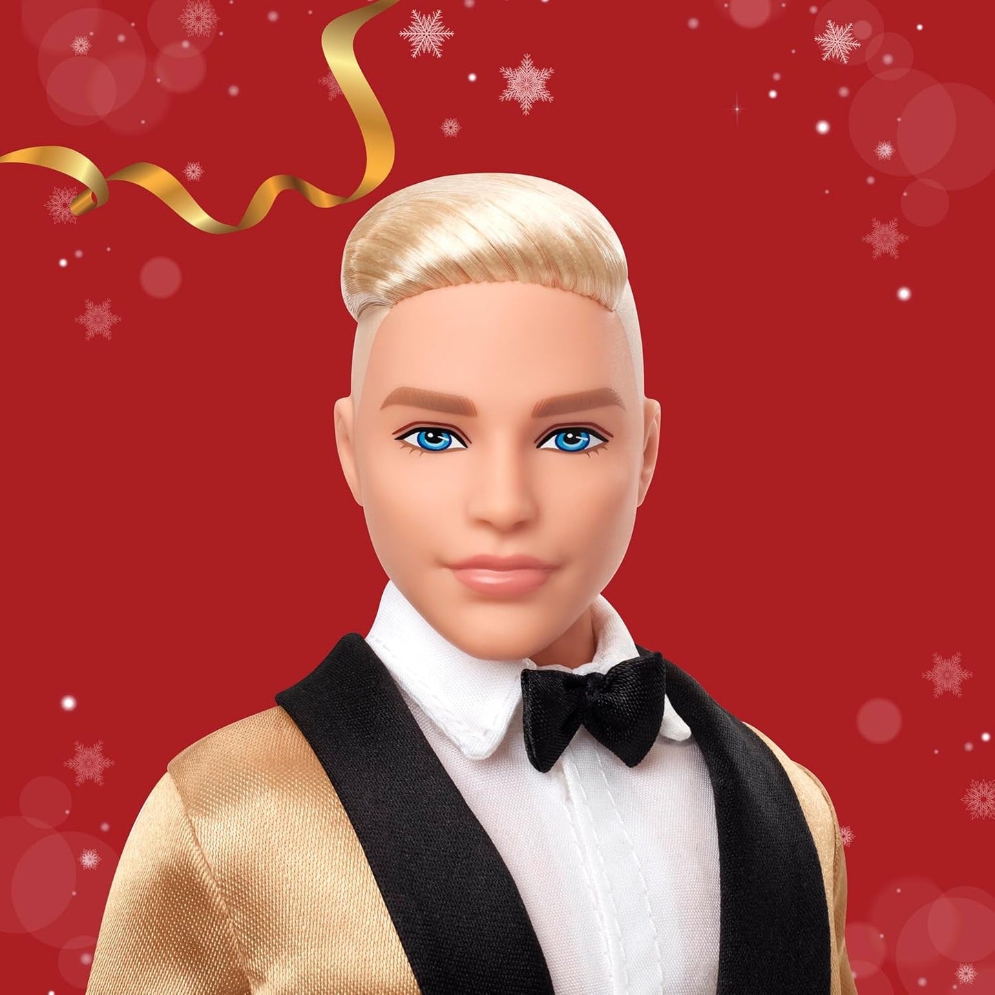 Barbie Signature 2025 sváteční blondýnka Ken Modepuppe zum Sammeln v kompletu Anzug se Goldener Jacke v Einer Verpackung zum Ausstellen und mit Puppenständer, JGK55