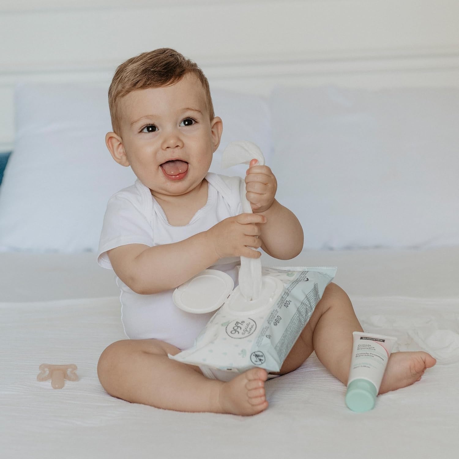 Suavinex Aqua Care Baby vlhčené ubrousky Čistící ubrousky pro 60 kusů 99% voda Rostlinná vláknina Aloe Vera Bez vůně Bez alkoholu Dermatologicky testováno Vhodné pro citlivou pokožku