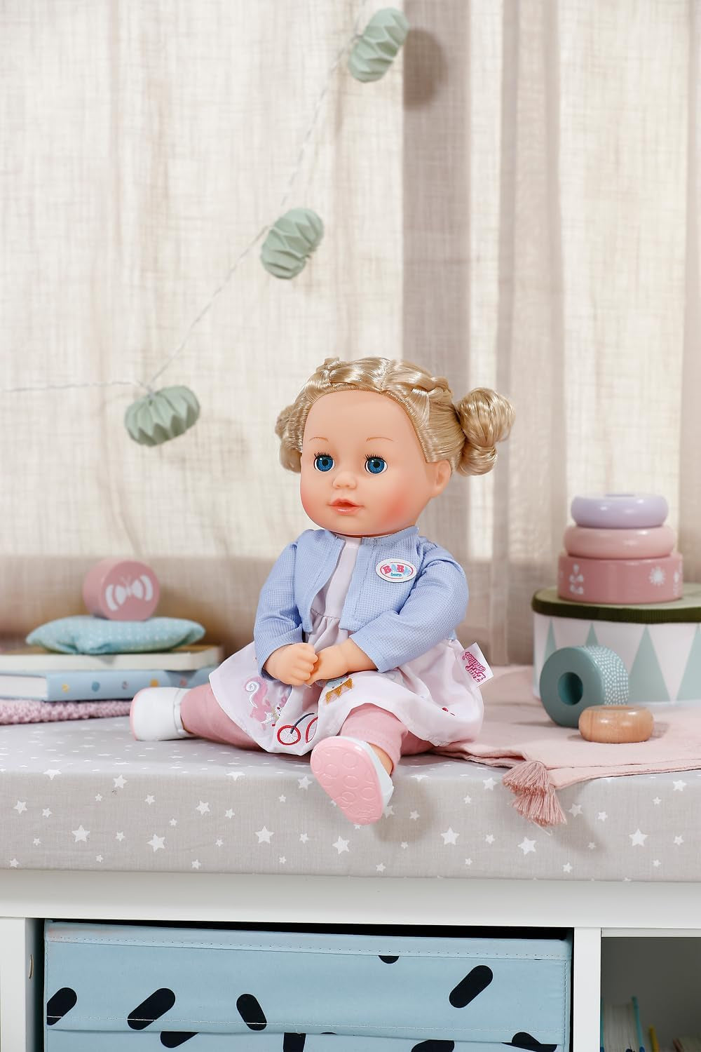 BABY born Sophia Rose - 36 cm měkká panenka - Panenka s kvalitními blond vlásky a ospalýma očima - Vhodné pro děti od 1 roku