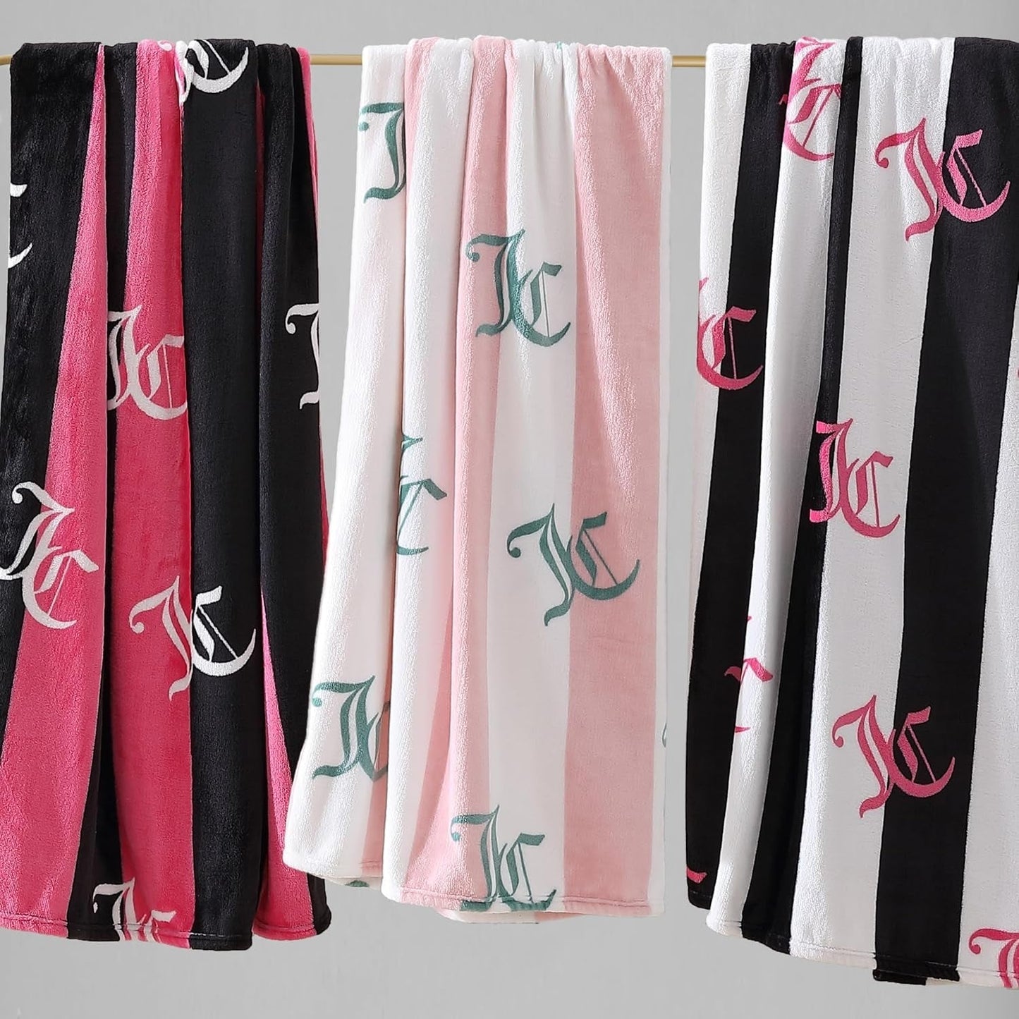 Juicy Couture Cabana plyšová deka, 127,7 x 178,8 cm, luxusní plyšová deka z mikrovlákna pro maximální pohodlí a útulné teplo Juicy Couture Beds and Deky
