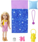 Série Barbie Chelsea, Kempování panenky Chelsea s blond vlasy, Sova, Spací pytel, Polštář, Baterka, Dalekohled, Doplňky pro kempování, Dárek pro děti, Hračka od 3 let, HDF77