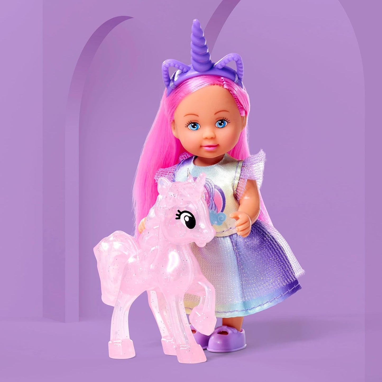 Hrací panenka Simba Evi Love Unicorn v roztomilých šatech s jednorožcem se sladěnou čelenkou, včetně jednorožce se stájí, jablka a láhve na pití, 12 cm, věk 3+