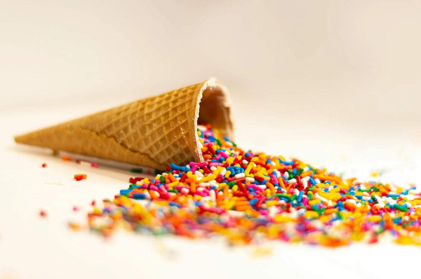 RUF, duhové cukrové posypy, 200 gramů Sprinkles Naty Shop