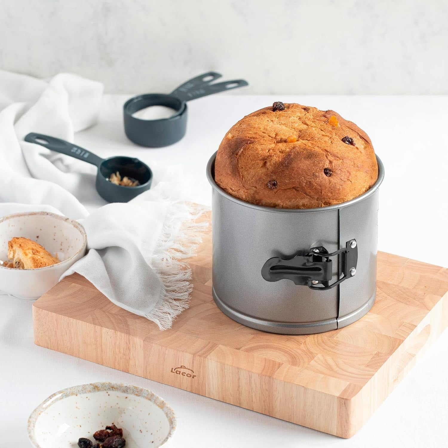 Forma Panettone, vyjímatelná, uhlíková ocel, nepřilnavá, průměr 16 cm, objem 2 litry Pečicí formy a plechy Naty Shop