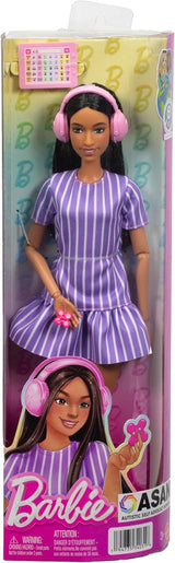 Panenka Barbie Fashionistas č. 245, autistická panenka s fialovými pruhovanými šaty a doplňky jako fidget spinner, tablet a sluchátka, JJN58