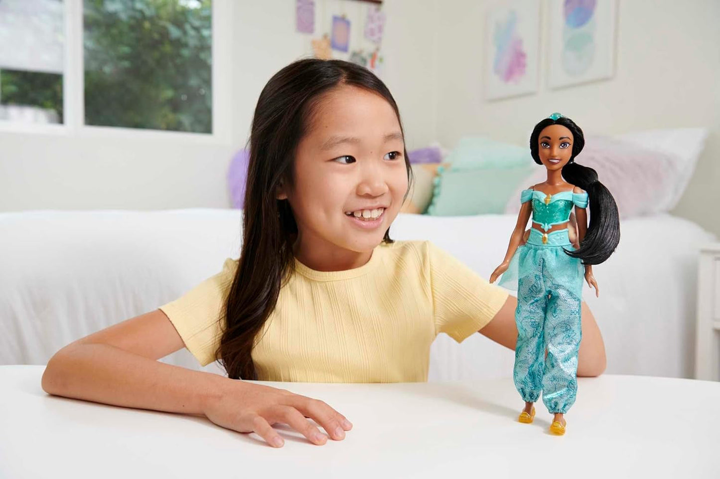 Mattel Disney Princess Toy Jasmine Fashion pohyblivá panenka se třpytivým oblečením a doplňky Dárek pro děti inspirovaný filmem Disney HLW12 Naty Shop Dolls