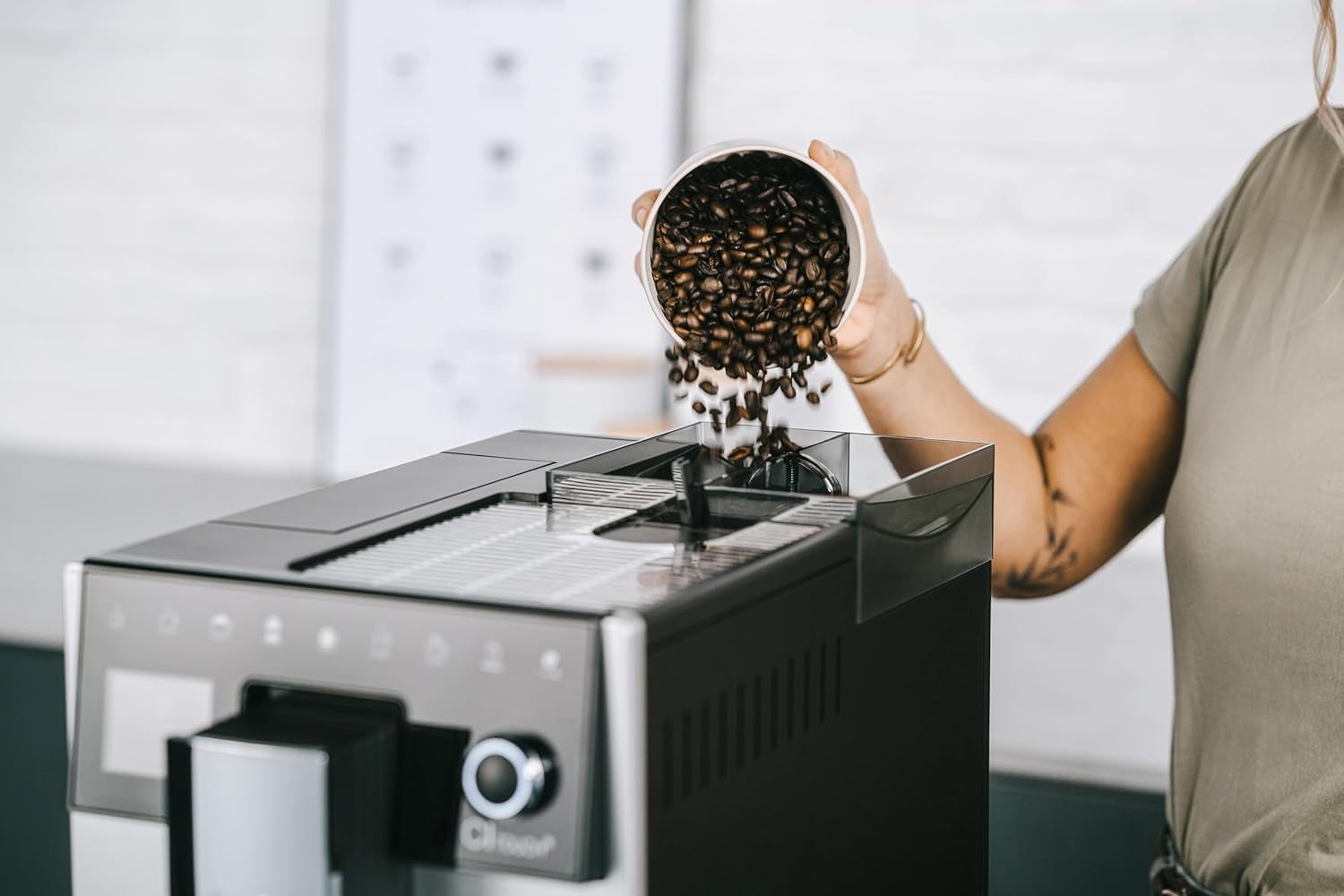 Melitta CI Touch - Plně automatický espresso kávovar s mléčným systémem, espresso kávovar s integrovaným mlýnkem na kávu a napěňovačem mléka, kupř. na espresso nebo cappuccino, stříbrná