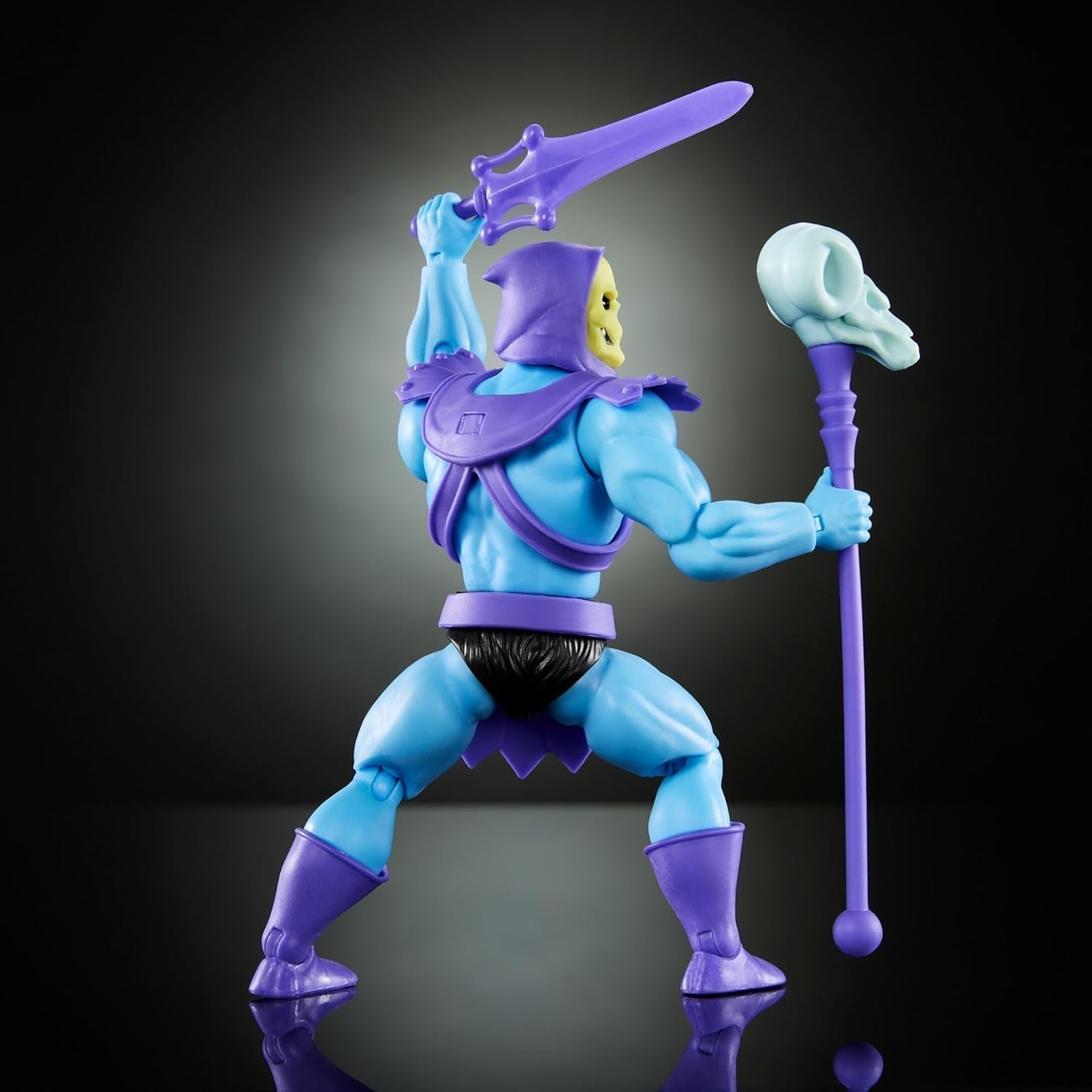 Hračka Masters of the Universe Origins, figurka Skeletor z kolekce kreslených filmů, padouch stojící cca. 14 cm s brněním, holí, mečem a 2 maskami, HYD24 akční figurky Naty Shop