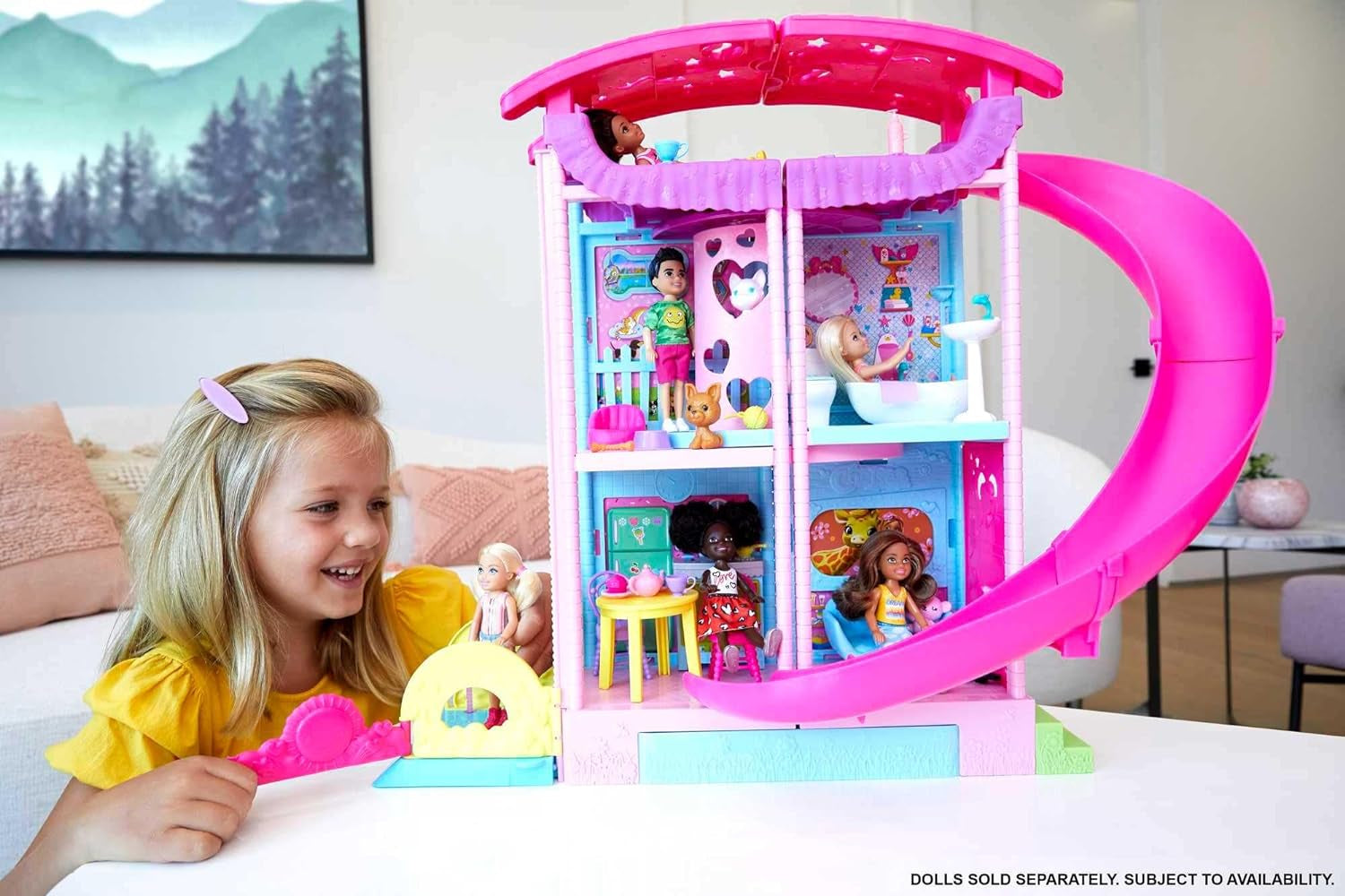 Barbie Chelsea Playhouse – 3 transformující se patra, tajná hřiště, výtah, bazén, skluzavka, 2 mazlíčci a 20+ příslušenství, pro věk 3+, HHX44