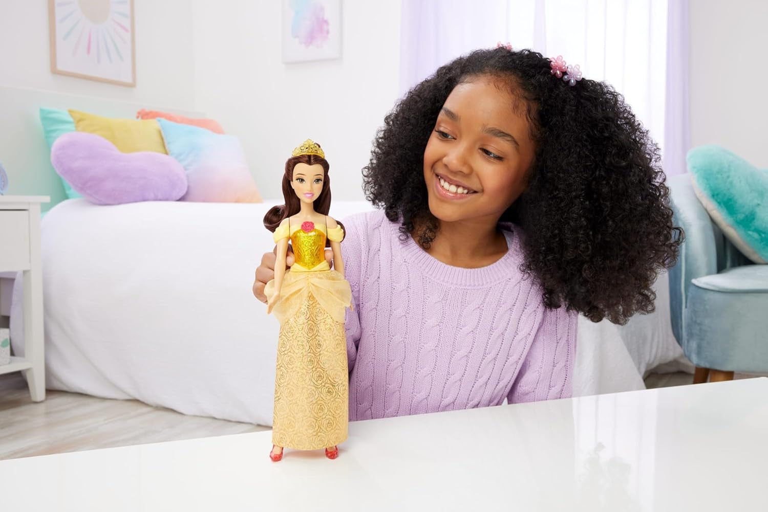 Mattel Disney Princess Toy Kloubová panenka Belle Fashion se třpytivým oblečením a doplňky Dárek pro děti inspirovaný filmem Disney HLW11