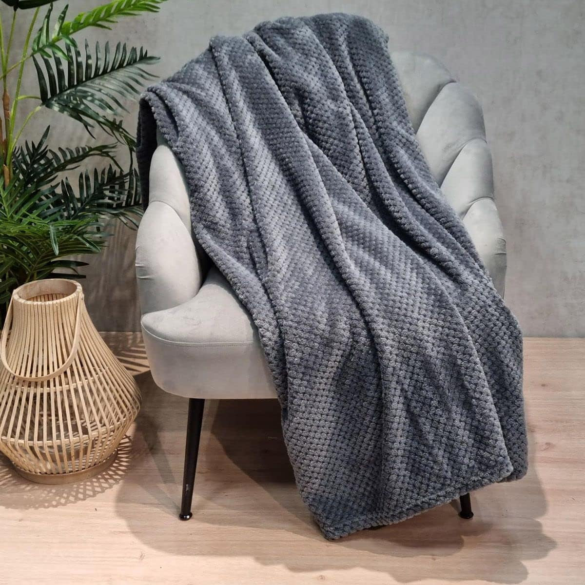 Přehoz HOMLA Noah 220 X 240 Cm - přehoz pohovka pohodlná přikrývka - heboučká a měkká - šedý polyester Postele a přikrývky Besuche den HOMLA-Store