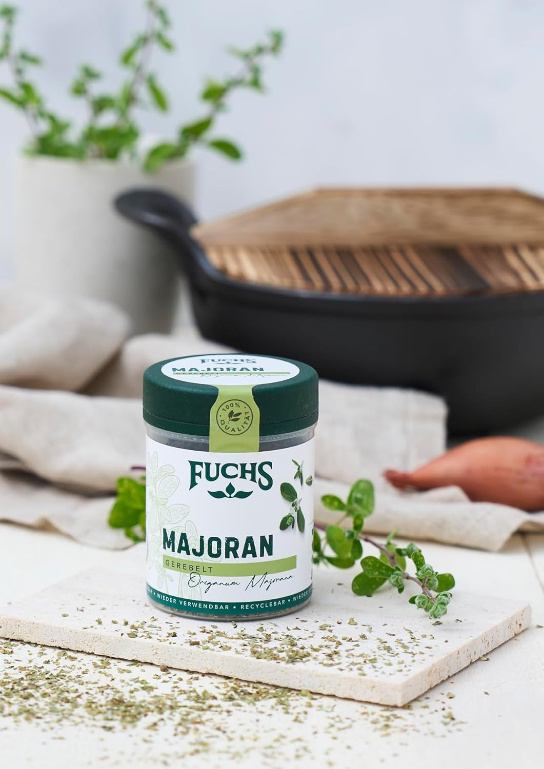 Fuchs Gewürze - Majoránka gerebelt - zum Würzen von Kartoffelgerichten, Fleischgerichten oder Eintöpfen - přírodní složky - 10 g v wiederverwendbarer, recyclebarer Dávka
