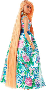 Barbie Extra Fancy, kurvige Langen erdbeerblonden Haaren, zweiteiliges Outfit, Blaue Katze, rosa Handtasche, Ananas-Sonnenbrille, inkl Puppe, als Geschenk geeignet, HHN14