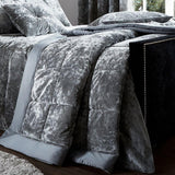 Catherine Lansfield - Umělý přehoz na postel z drceného sametu - Polyester, Polyester, Stříbro, 53 X 23 X 53 cm Catherine Lansfield Stříbrné postele a přikrývky 53 X 23 X 53 cm
