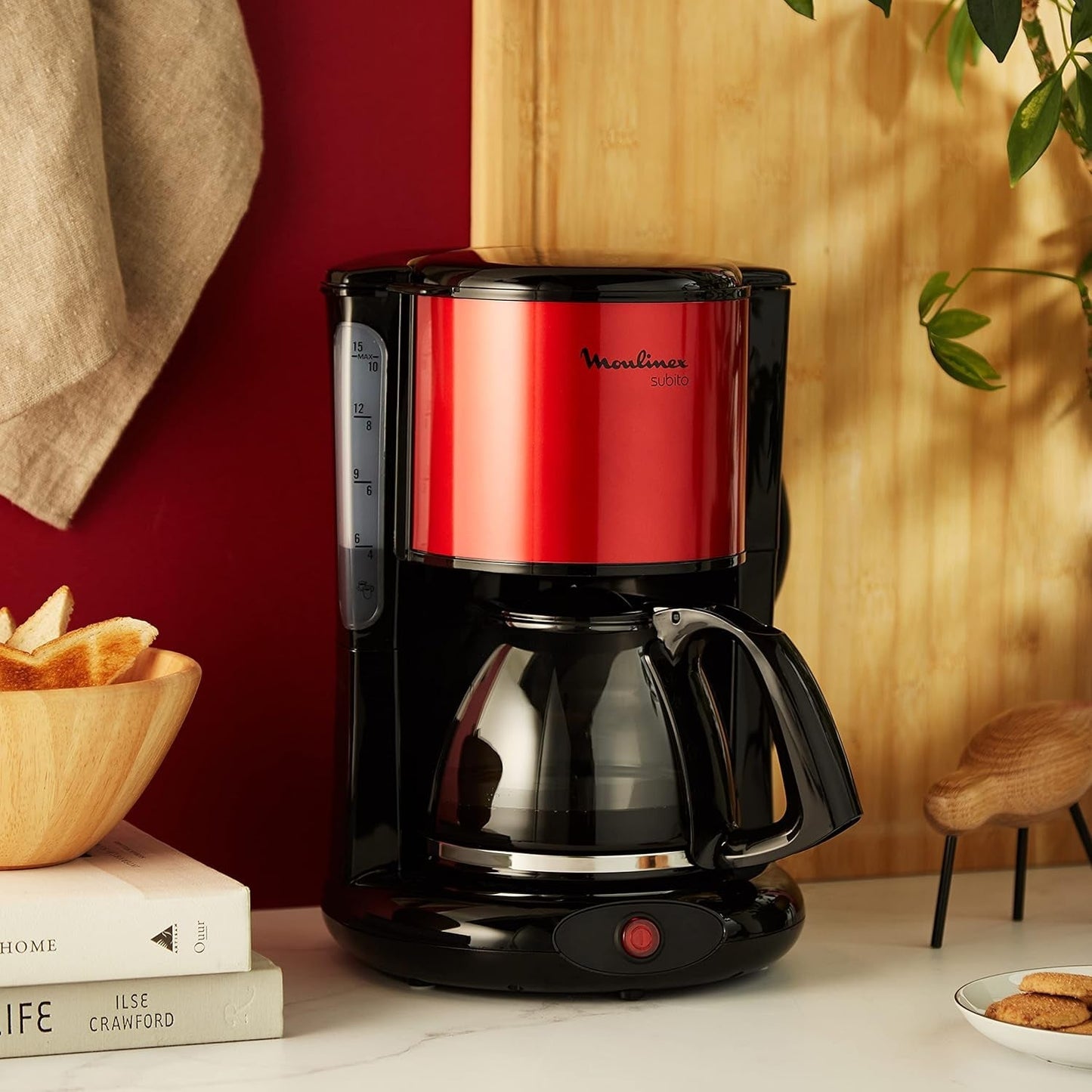Espresso Subito s filtrem, skleněná karafa, 10-15 šálků, objem 1,25 l, automatické vypínání, vyjímatelný filtr, indikátor hladiny vody, nerezová ocel, červená/černá, FG360D