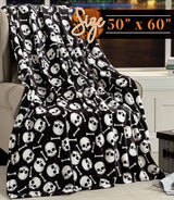 Elegantní komfortní lehká přikrývka s halloweenským motivem, měkká, útulná a plyšová, ideální pro odpočinek v tomto strašidelném období, 127 x 152,4 cm, lebka a kosti Elegantní pohodlné postele a přikrývky