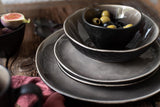 MÄSER 934073 Niara Organic Series Moderní sada nádobí pro 4 osoby se vzrušujícím vintage vzhledem, 16dílná kombinovaná služba se speciální kombinací černé a hnědé glazury, kamenina