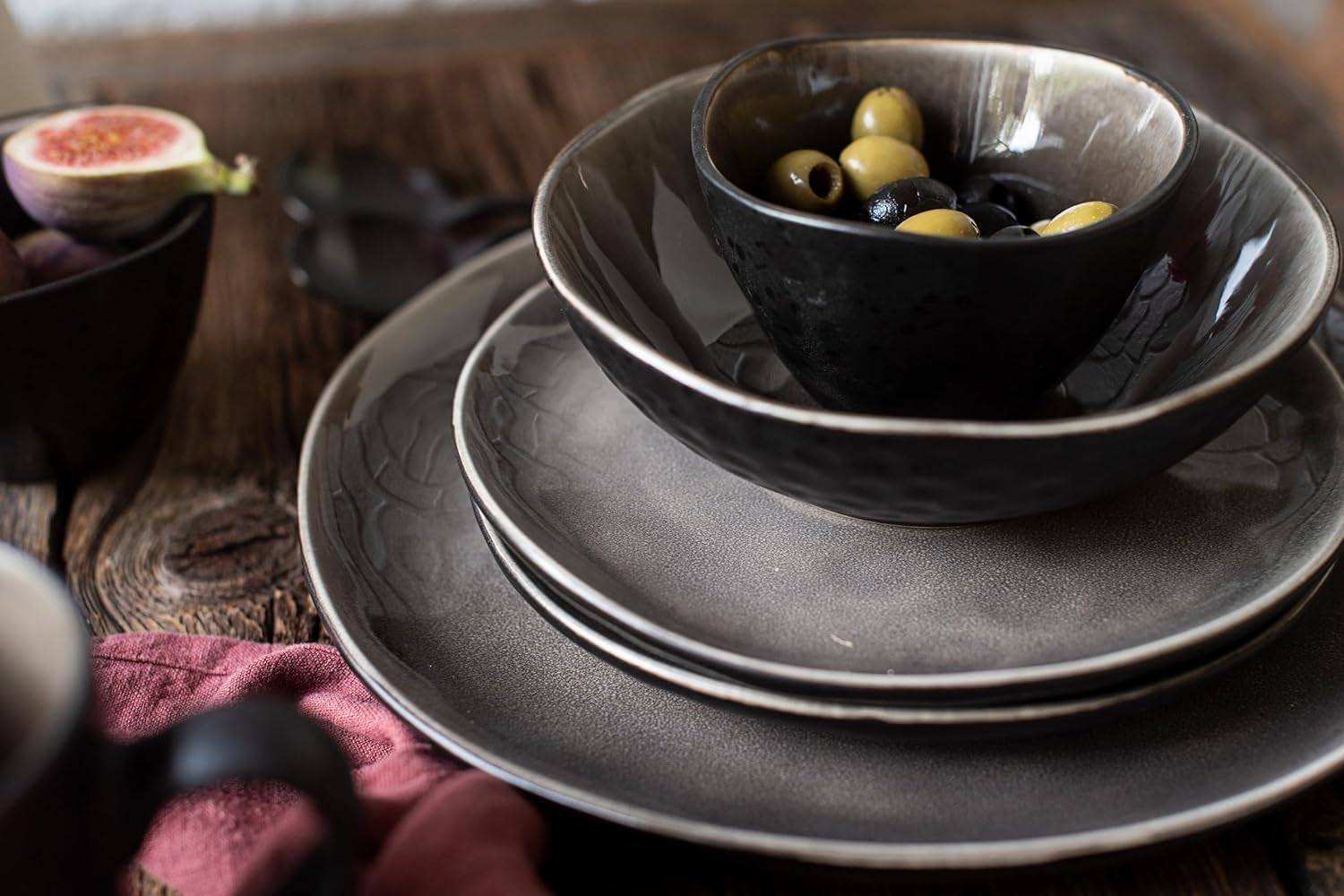 MÄSER 934073 Niara Organic Series Moderní sada nádobí pro 4 osoby se vzrušujícím vintage vzhledem, 16dílná kombinovaná služba se speciální kombinací černé a hnědé glazury, kamenina