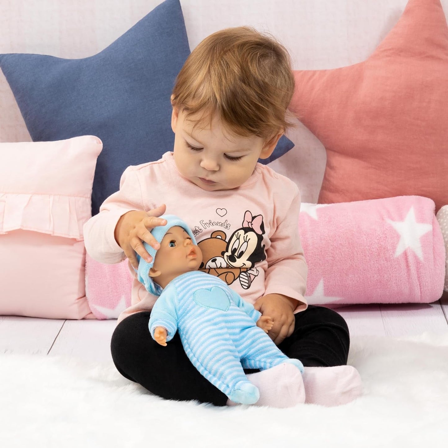 Bayer Design 92802AU Moje první miminko 28 cm, panenka, panenka s měkkým tělem a spícíma očima, velmi šikovná, roztomilý outfit, modrá se srdcem