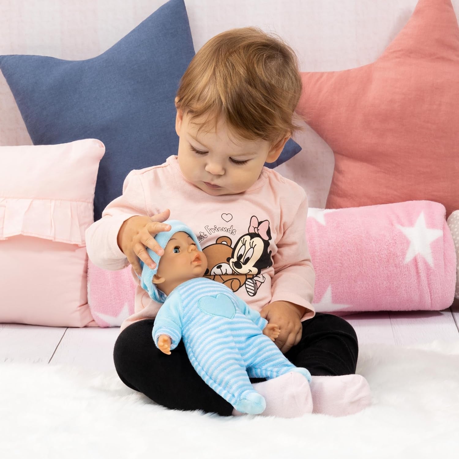 Bayer Design 92802AU Moje první miminko 28 cm, panenka, panenka s měkkým tělem a spícíma očima, velmi šikovná, roztomilý outfit, modrá se srdcem