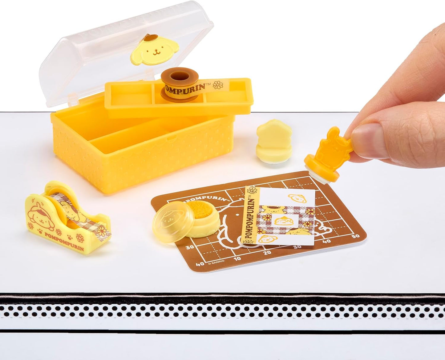 Miniverse MGA Make It Mini Hello Kitty and Friends Series 3 – mini sběratelské předměty, Sanrio, retro repliky papírnictví, řemesla, kutilství, pro sběratele a děti od 8 let