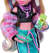 Monster High Lagoona Blue Neptuna Fish Short top a sportovní panenka v maxi sukni se 7 doplňky včetně skořepinových slunečních brýlí, svačiny a tašky, JHK33